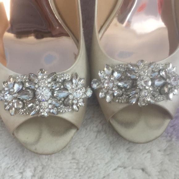 Badgley Mischka  Ivory wedding wedges - Picture 8 of 8